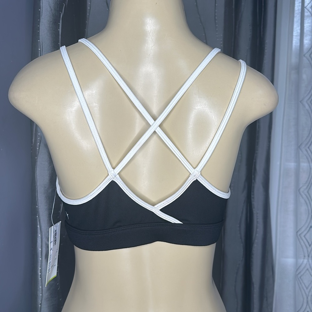 Old Navy Women’s Sports Bra Cris-Cross straps in the back Sz L black/white - Picture 3 of 5